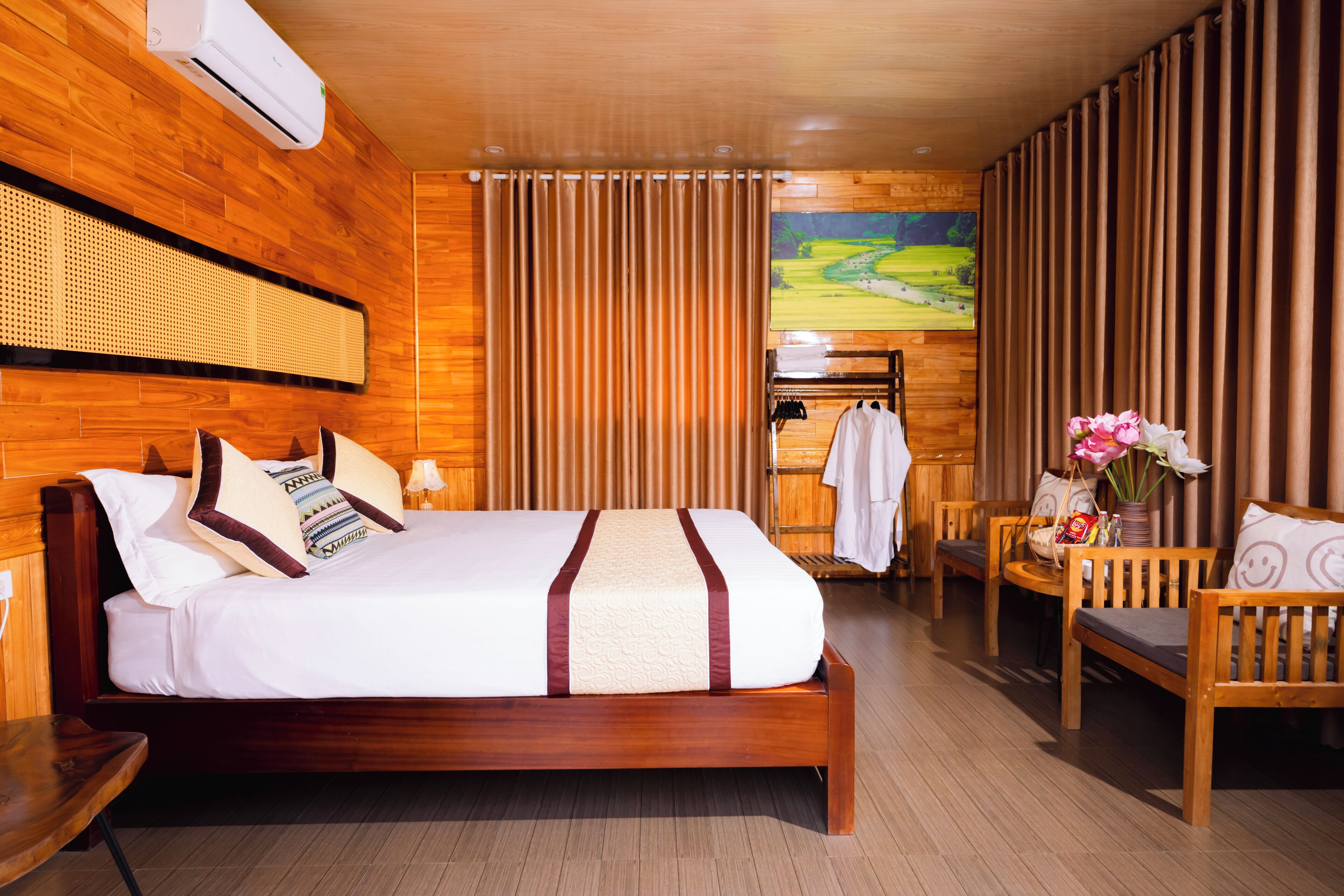 Bungalow – basic, hageutsikt | Individuelt innredet, skrivebord, skrivebord for bærbar PC og lydisolert