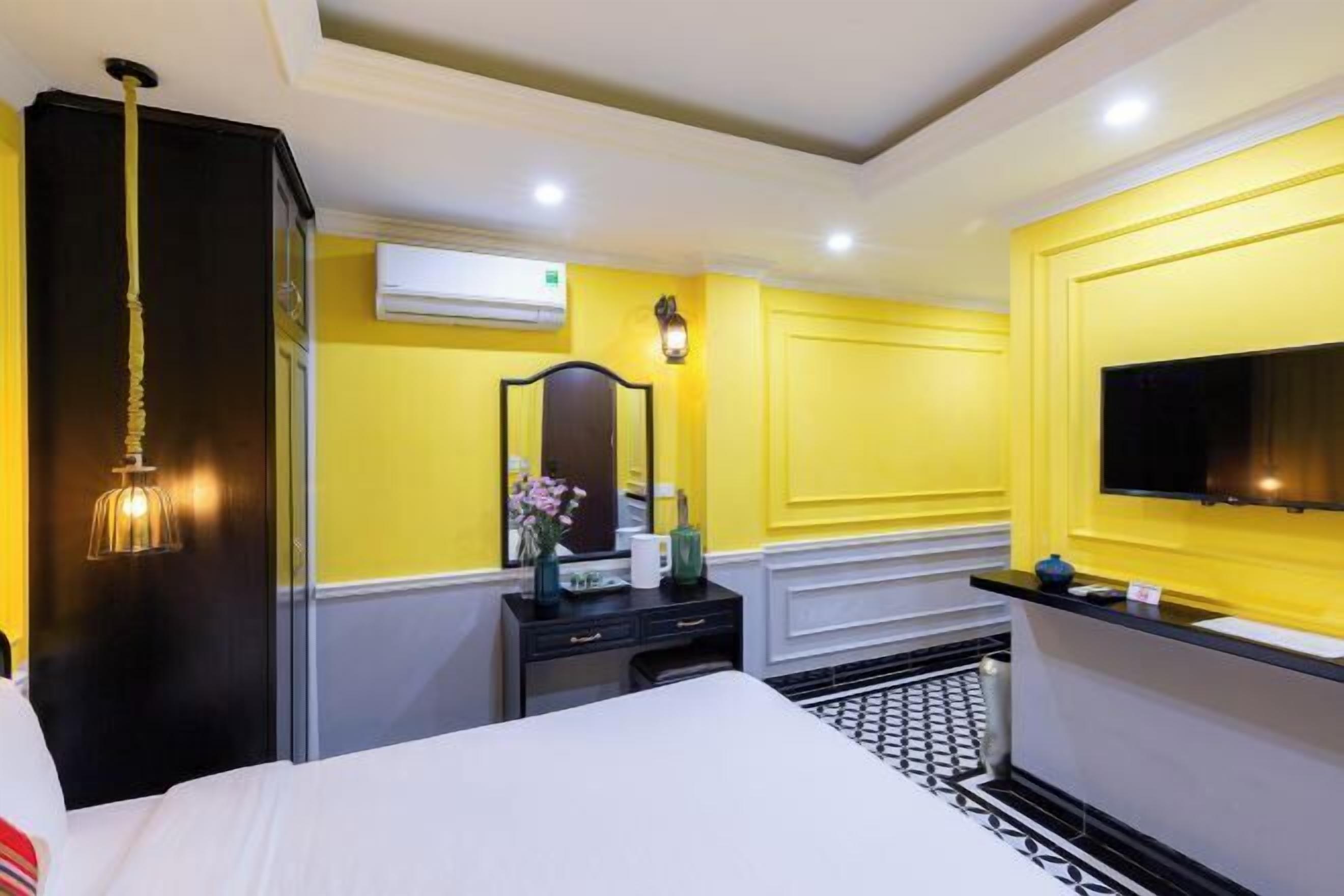 Pillow-top beds, minibar, desk, laptop workspace