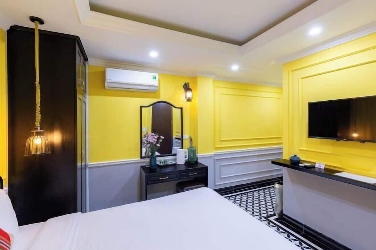 Colchones con pillow-top, minibar y escritorio 