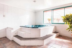 Jetted tub - Fontana Suites (Quito)