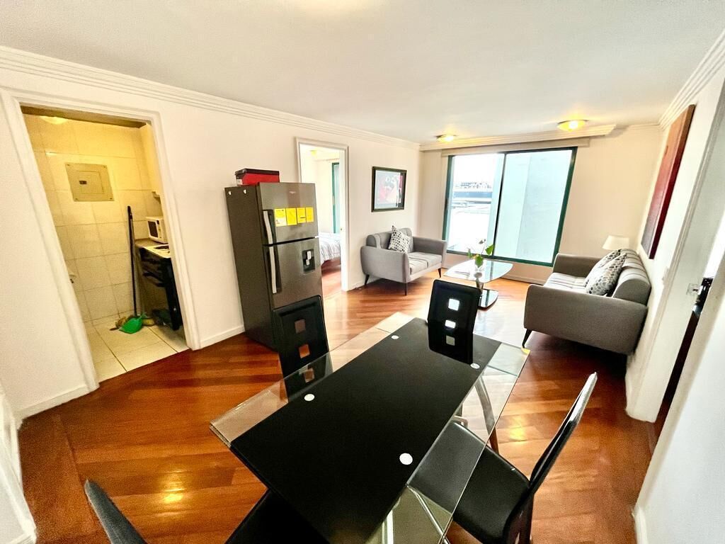 Business-Apartment, Stadtblick | Esszimmer