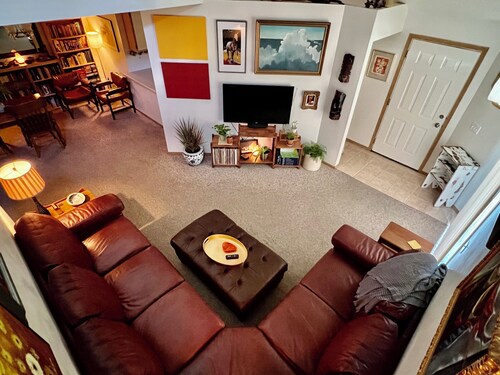 Practical Zen: 4-bedroom 5-bed 2-bath close to everything, flexible, cookies.