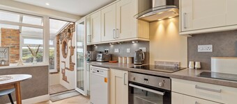 Gorse Cottage - Sea Views, Village Centre