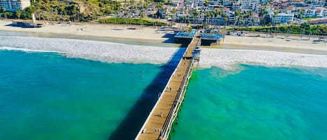 Espreguiçadeiras, toalhas de praia
