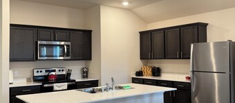 Charming 4-bedroom house in Anna with WiFi and AC