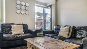 Apartment, 3 Bedrooms, Balcony | Living room