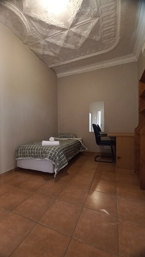 6 bedrooms, desk, iron/ironing board, WiFi