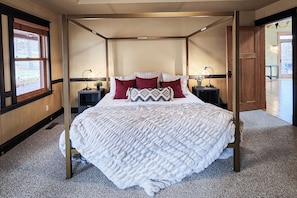6 Schlafzimmer, Schreibtisch, Bügeleisen/Bügelbrett, Reisekinderbett