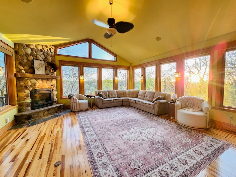 5000 Sq. Ft. Estate W/ Hot Tub · Theater · Valley Views - Galena, IL