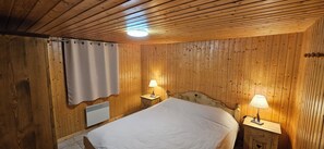 4 chambres, fer et planche à repasser, lit de bébé portatif, Wi-Fi
