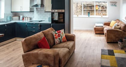 Self contained Bungalow on the edge of Sherwood Forest .