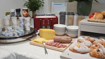 Ilmainen päivittäinen buffetaamiainen