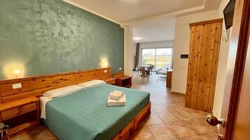 Camera Familiare Con Balcone | Minibar, két bảo mật tại phòng, bàn