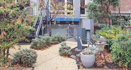 Charming 2-bedroom bed & breakfast condo in fabulous Washington with WiFi, AC