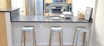 Charming 2-bedroom bed & breakfast condo in fabulous Washington with WiFi, AC