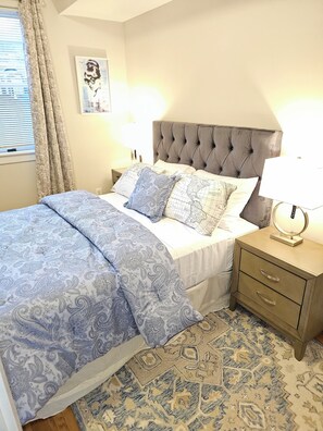 2 bedrooms, iron/ironing board, travel cot, WiFi - Charming 2-bedroom bed & breakfast condo in fabulous Washington with WiFi, AC (Washington)