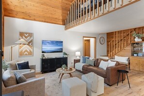 Smart TV - Happy Trails Family Cabin - backs up to miles of trails! (Truckee)