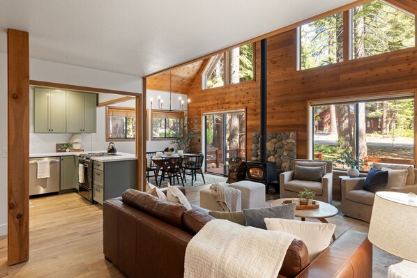 Smart TV - Happy Trails Family Cabin - backs up to miles of trails! (Truckee)