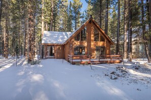 Exterior - Happy Trails Family Cabin - backs up to miles of trails! (Truckee)
