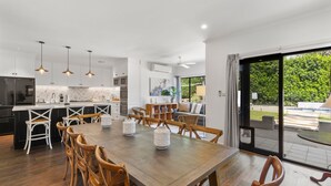 Dining - Jasmine House - Pet Friendly with Swimming Pool (Berry)