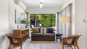 Smart TV, fireplace, books, stereo