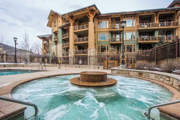 Piscine extérieure, piscine chauffée