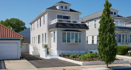 Cozy 3 bedroom home by the beach with designated work space