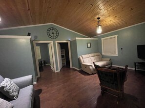 TV, books, computer monitors - Spacious 4-bedroom home with atv/snowmobile trail across the street. Come UP! (Newberry)