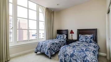 Departamento Deluxe, vista a la ciudad | 2 habitaciones, camas con efecto memoria y decoración personalizada