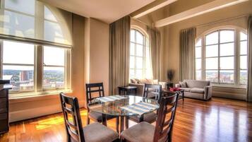 Departamento Deluxe, vista a la ciudad | Lavandería