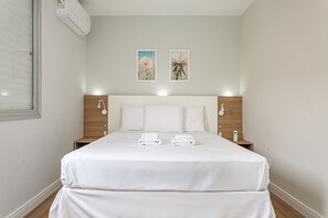 2 bedrooms, iron/ironing board, internet, bed sheets - WI-FI 500MB | 50” Smart TV | Swimming Pool #CA67 (Florianópolis)