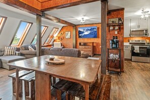 Interior - LB304A Family Friendly On Free Shuttle Route WiFi (Snowshoe)