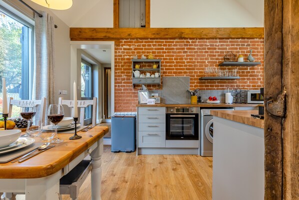 Fridge, oven, cookware/dishes/utensils
