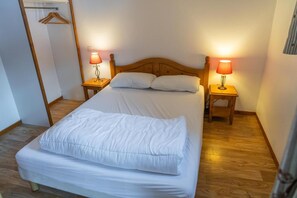 2 bedrooms - 40m from ski slopes, 1st floor, view ski slopes, swimming pool, sauna, balcony, tv, ski locker, 40m² (Les Orres)