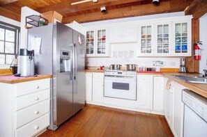 Fridge, microwave, oven, stovetop - Black Bear Bungalow, Sheffield/Great Barrington/Ski Resorts  (Sheffield)