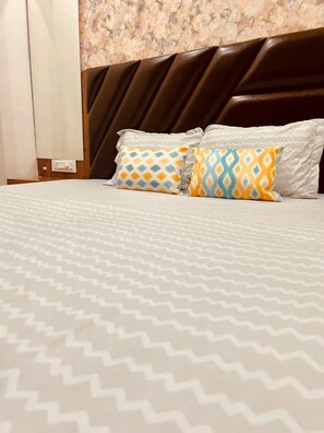 Classic Double Room, Park View | Free WiFi