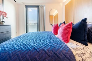 1 Schlafzimmer, Schreibtisch, Bügeleisen/Bügelbrett, Reisekinderbett