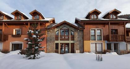 Chalet, Ă 300m des pistes de ski, balcon, parking, tĂ©lĂ©vision, 61mÂČ, Serre Chevalier