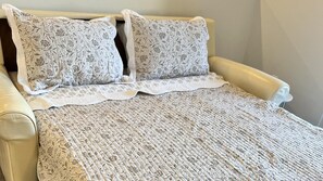 3 habitaciones, escritorio, tabla de planchar con plancha y wifi 