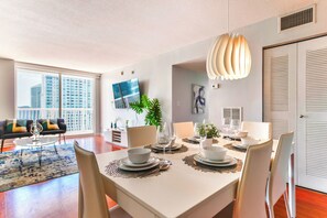 Condo, 3 Bedrooms, Balcony, City View | In-room dining - Modern Condos Located in Brickell (Miami)