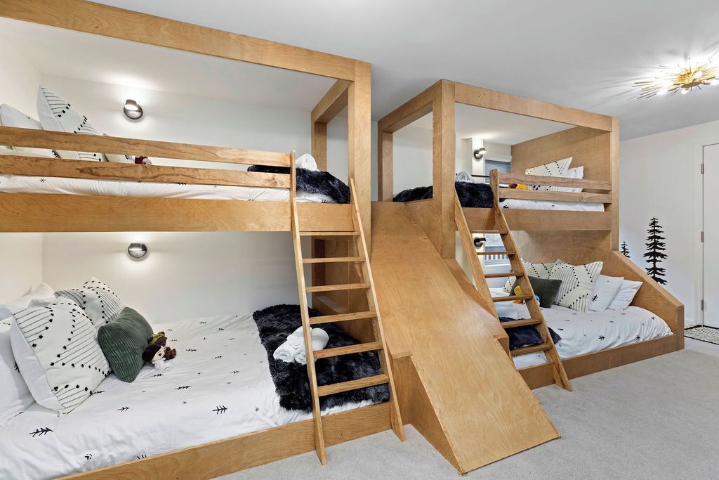 7 habitaciones, tabla de planchar con plancha y cuna de viaje 