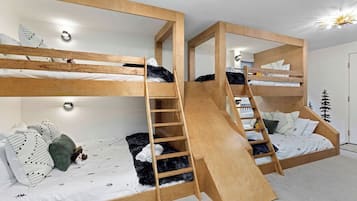 7 habitaciones, tabla de planchar con plancha y cuna de viaje