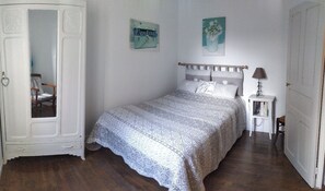 2 室のベッドルーム、アイロン / アイロン台