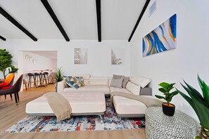 Smart-tv en een open haard