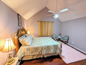 3 habitaciones, tabla de planchar con plancha, wifi y ropa de cama 