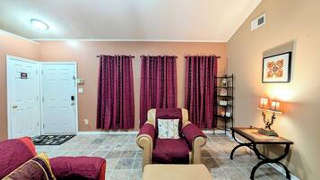 Een smart-tv en een open haard