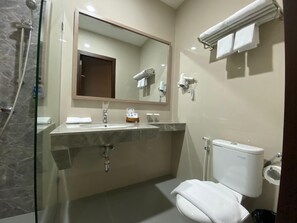 Bathroom - Hexton Hotel Lampung by Amazing (Bandar Lampung)