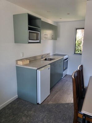 Family Suite, Courtyard View | Private kitchen | Mini-fridge, microwave, toaster, cookware/dishes/utensils
