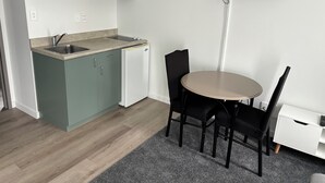 Studiosuite – standard, bakgårdsutsikt | Eget kjøkken