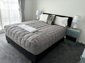 Junior Suite, Courtyard View | Blackout drapes, iron/ironing board, travel crib, free WiFi - Courtesy Court Motel (Christchurch)